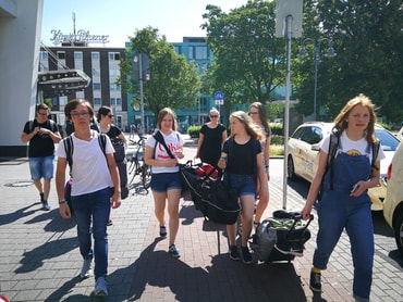 ...zum Hauptbahnhof und dann mit der Bahn nach Dortmund.